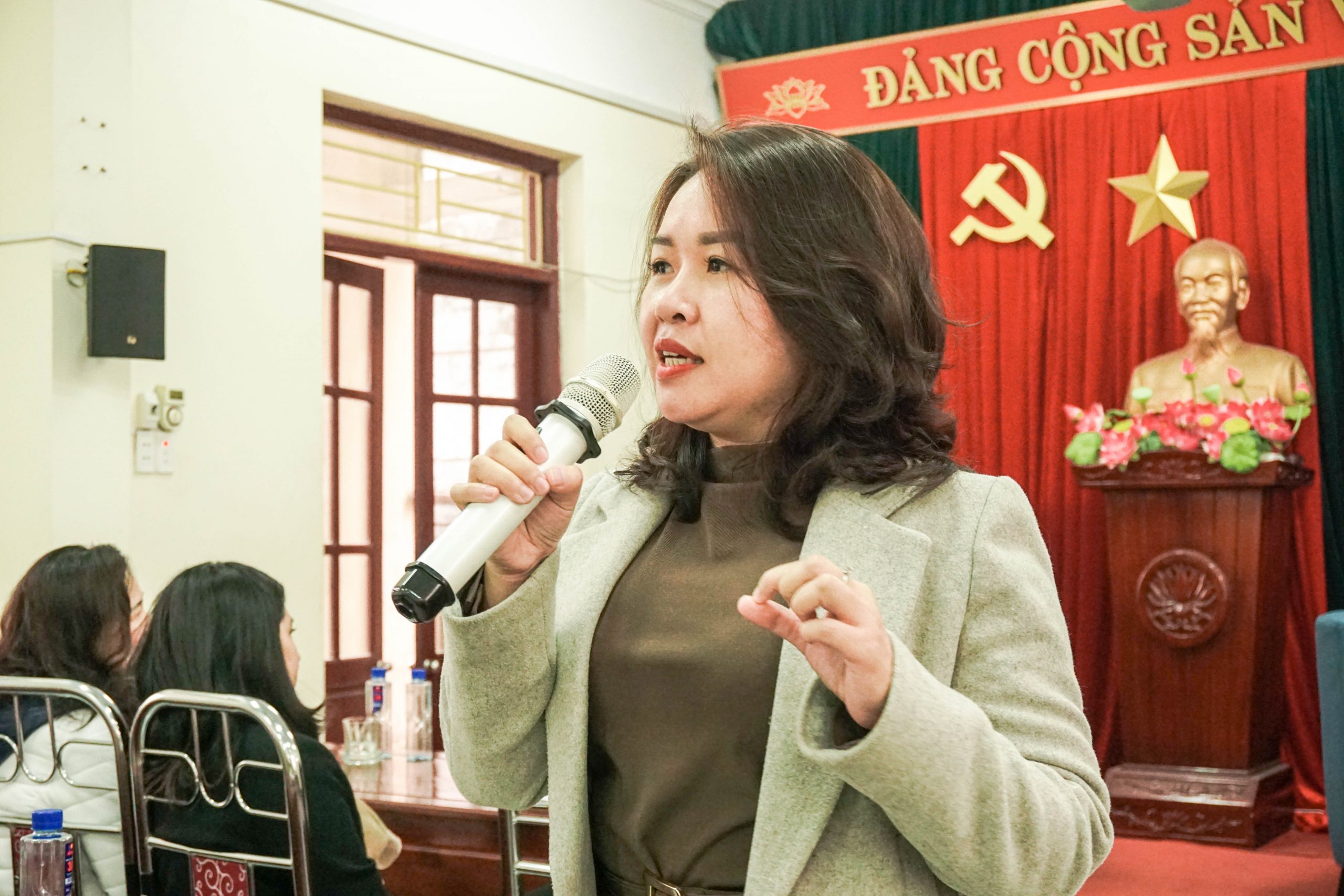 Bà Phạm Ngọc Quỳnh - Đại diện Trường tại Singapore chuyển tiếp ĐH Châu Âu 